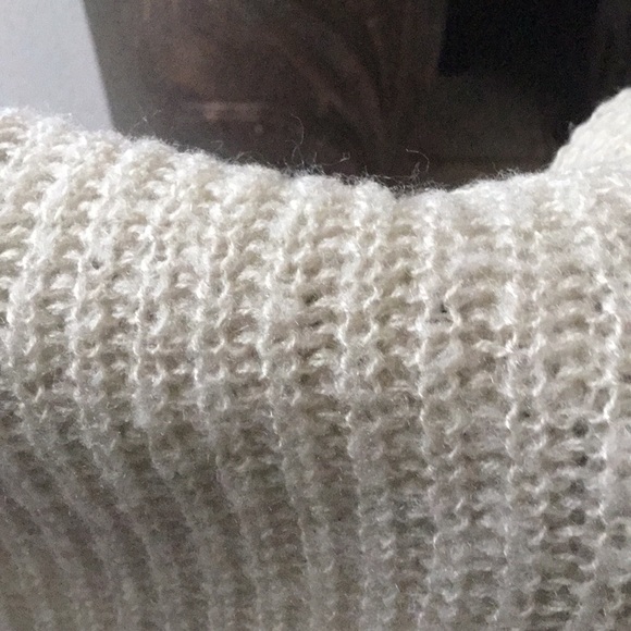 LIGHT WEIGHT OPEN WEAVE SWEATER SM - Picture 3 of 3